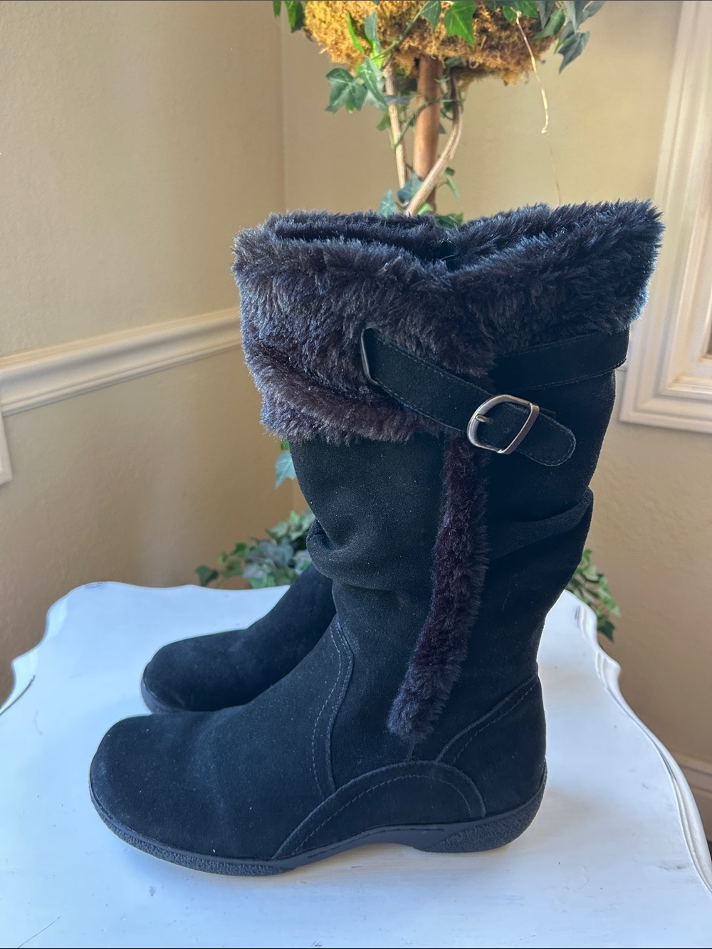 Women's Naturalizer  Faux-Fur Lined Trim Black Suede Mid-Calf Boots EUC